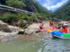 -安吉龙王山峡谷漂流