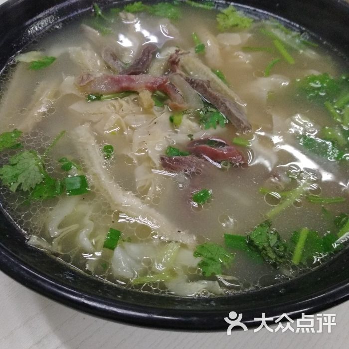 驴肉火烧牛肉大骨汤牛杂粉丝汤图片