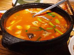 酸汤土锅鱼-缘生态云南菜·野生菌庭院餐厅(华侨城店)