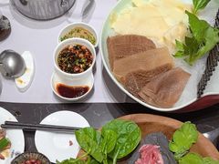 -红鼎豆捞·非遗鲍皇汤火锅(宝丰路店)