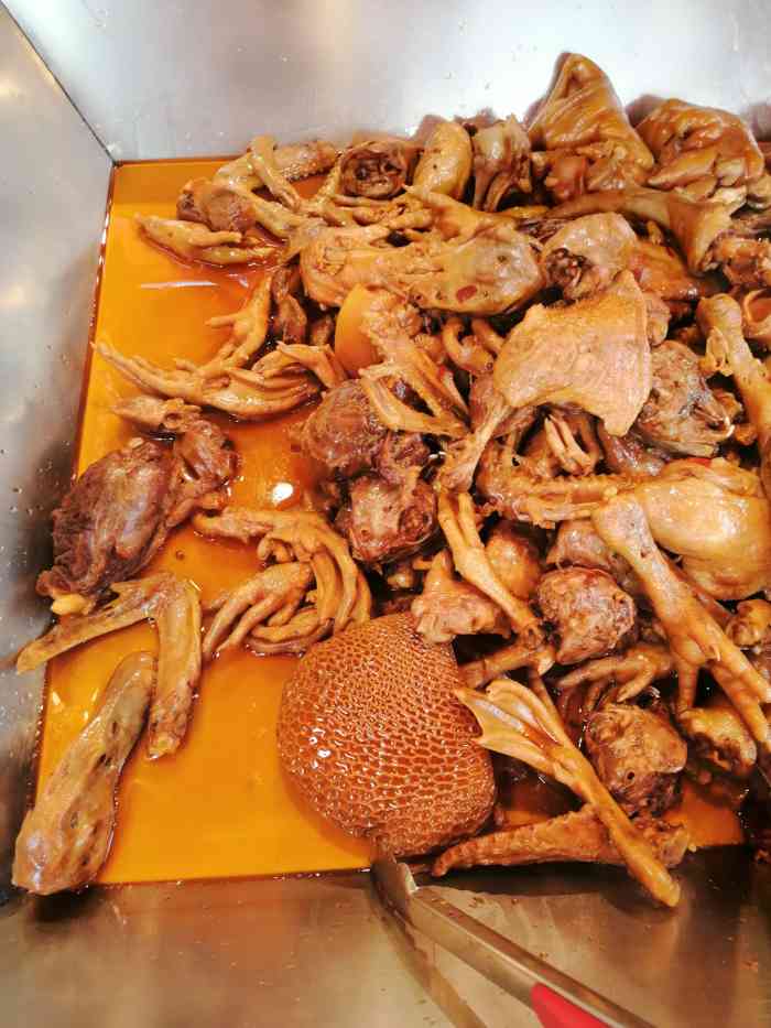 川王氏现捞鸭脖-"到王刚师傅的宽菜买卤味打卡,刚到旁边有一.