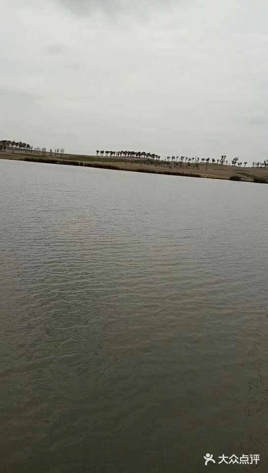 出去游玩也是最适合的，欣赏一下沿途的美景