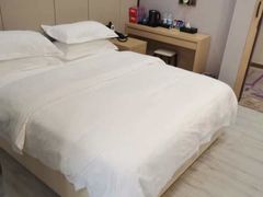 -轻奢·全曼酒店(深圳坂田北地铁站店)