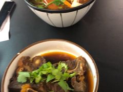 香辣牛骨汤粉-贡梅老面馆·蟹粉面·无锡特色小吃(南长街主推店)