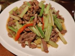 香芹红椒牛肉丝-缪氏川菜(深圳北站缤果空间店)