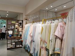 -一揽芳华汉服旗袍体验馆(拙政园店)