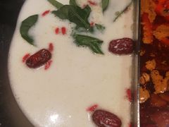 红颜花胶鸡锅-湊湊火锅·茶憩(杭州湖滨银泰in77店)