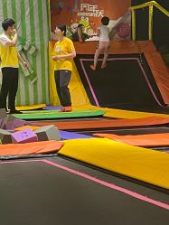 -蹦蹦跳跳(新奥购物中心店)