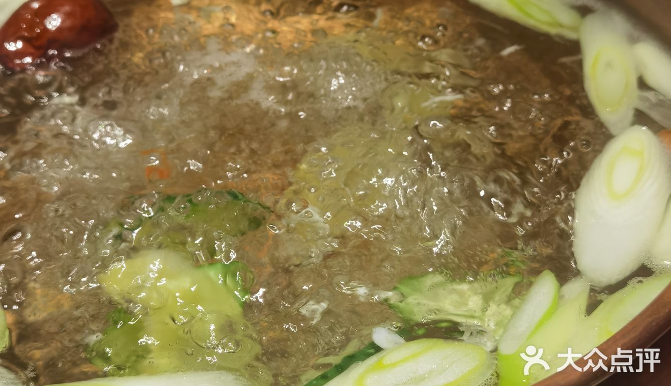 团购：双人餐有一牛肉，一羊肉，还有蔬菜和豆皮粉丝