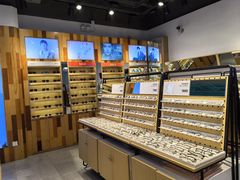 -LOOK眼镜·蔡司依视路配镜(宝山万达店)