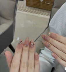 -初心纹眉洗眉·美睫专业店