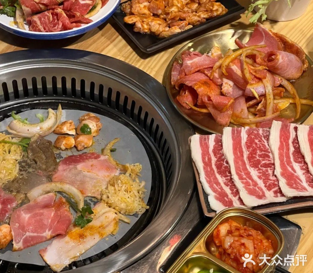 探店大揭秘！肉食控必打卡的烤肉圣地来啦！🥩