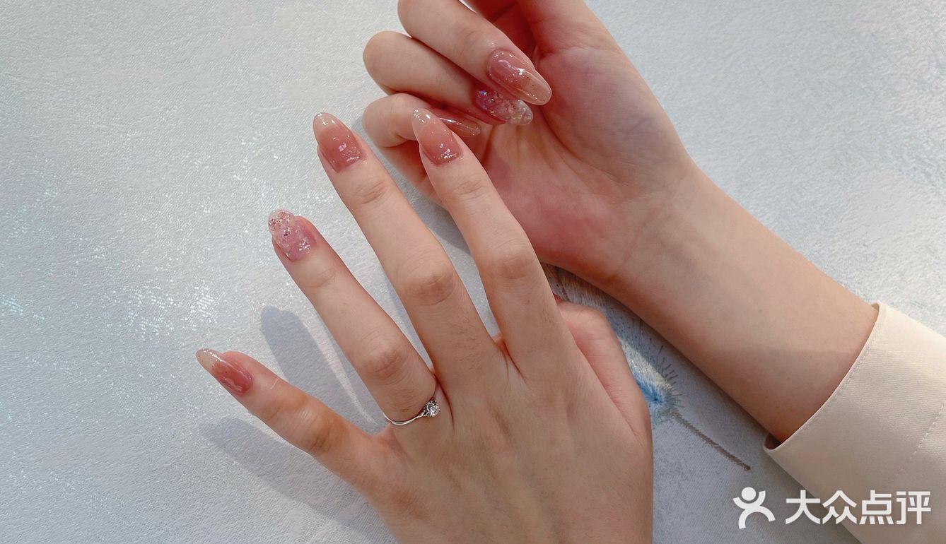 一家很小很小很小的美甲店