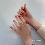 一家很小很小很小的美甲店