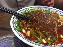-爆炸头阿姨小四川正宗川味小吃(无任何分店)