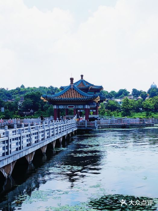 星湖旅游景区七星岩图片
