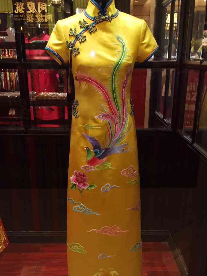 打分 超漂亮的旗袍,估计中国女人都很喜欢.