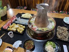 -果松木炭酸菜铜火锅·外婆参鸡汤