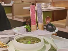-洪氏嗨捞·广东猪肚鸡·椰子鸡火锅(西咸万象城店)