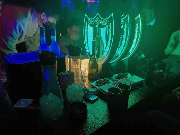 hangover club( 珠江道店)-"又来了最爱的hangover,周末,3点.