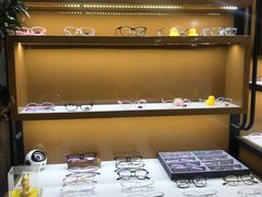 -罗伯特眼镜·蔡司官方授权(罗湖国贸店)