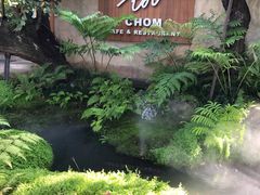-Chom Cafe and Restaurant