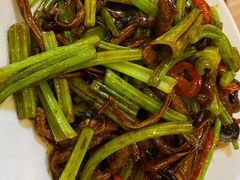 茶树菇炒牛柳-牧羊餐厅