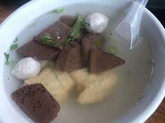 -松树干拌面店