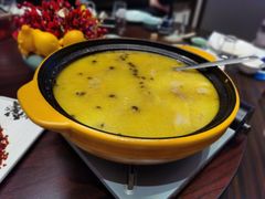 明炉鲜鲍鱼花胶皇土鸡堡-环球港凯悦 · 享悦中餐厅