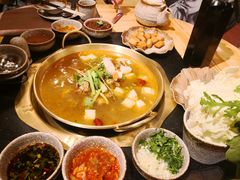 -顶顶汤火牛排火锅·经典铜锅涮肉