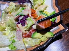 三文鱼牛油果蔬菜沙拉-花间令音乐餐厅(奉天巷店)