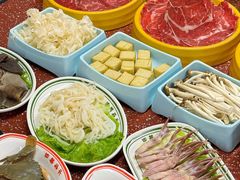 -四囍码头海鲜烧烤自助火锅(外滩南京东路悦荟广场店)