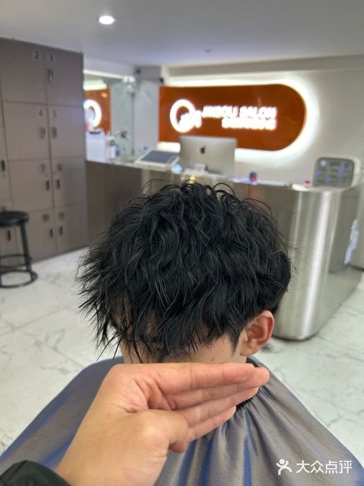 金铂丽轻奢沙龙•直营(荣安华府烫染店)图片