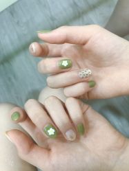 -芳华美甲美睫专业店