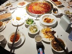 -茅草房·河畔园林火锅