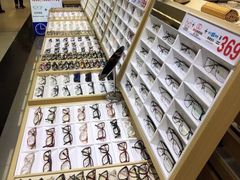 -美式眼镜·授权蔡司.依视路.尼康.豪雅.明月(人民广场店)