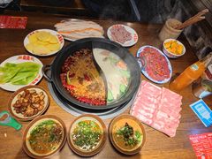 -萍姐火锅·公路夜市(武汉首店)