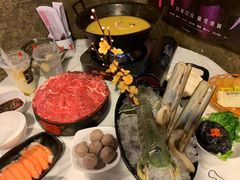 -鲜入围煮花胶鸡海鲜火锅