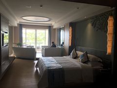 -皇马海口湾海景酒店(万绿园秀英港店)