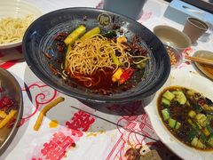 -肥肥虾庄·金牌油焖大虾(汉街SKP店)