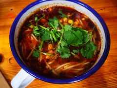 特色红烧牛肉米线-胖胖板凳面