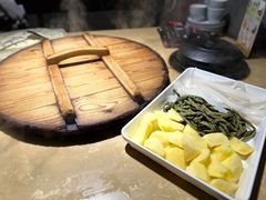 -万里闯关东铁锅炖菜馆(高新旗舰店)