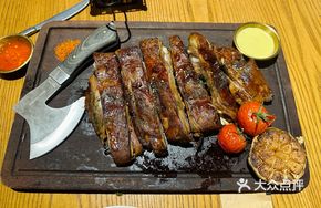 Florentine Roasted Black Pig Ribs 13"