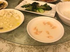 -鸿一饭店(隐秀路店)