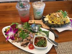 -Chom Cafe and Restaurant