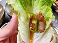生菜包着吃-本炙炭烤·蒲烧活鳗料理店(金沙洲店)