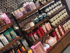 零售区-星巴克臻选(成都宽窄巷子店)