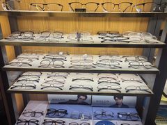 -优医视平价眼镜蔡司依视路折扣工厂店(十里堡店)
