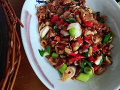 -阿瓦山寨·湘菜现炒·剁椒鱼头王(咸阳总店)