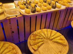 榴莲酥天鹅酥-济南蓝海御华大饭店·蓝钻国际美食自助百汇(山东书城店)